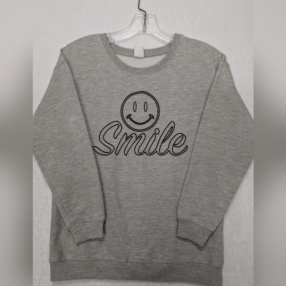 Eusie Smile Logo Sweatshirt Long sleeve Large NWT